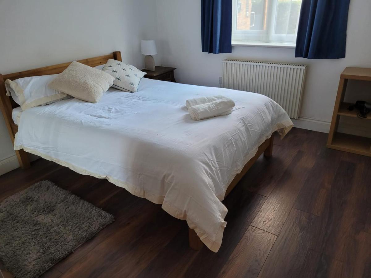 Comfortable Two Bedroom Modern Apartment London Exterior photo