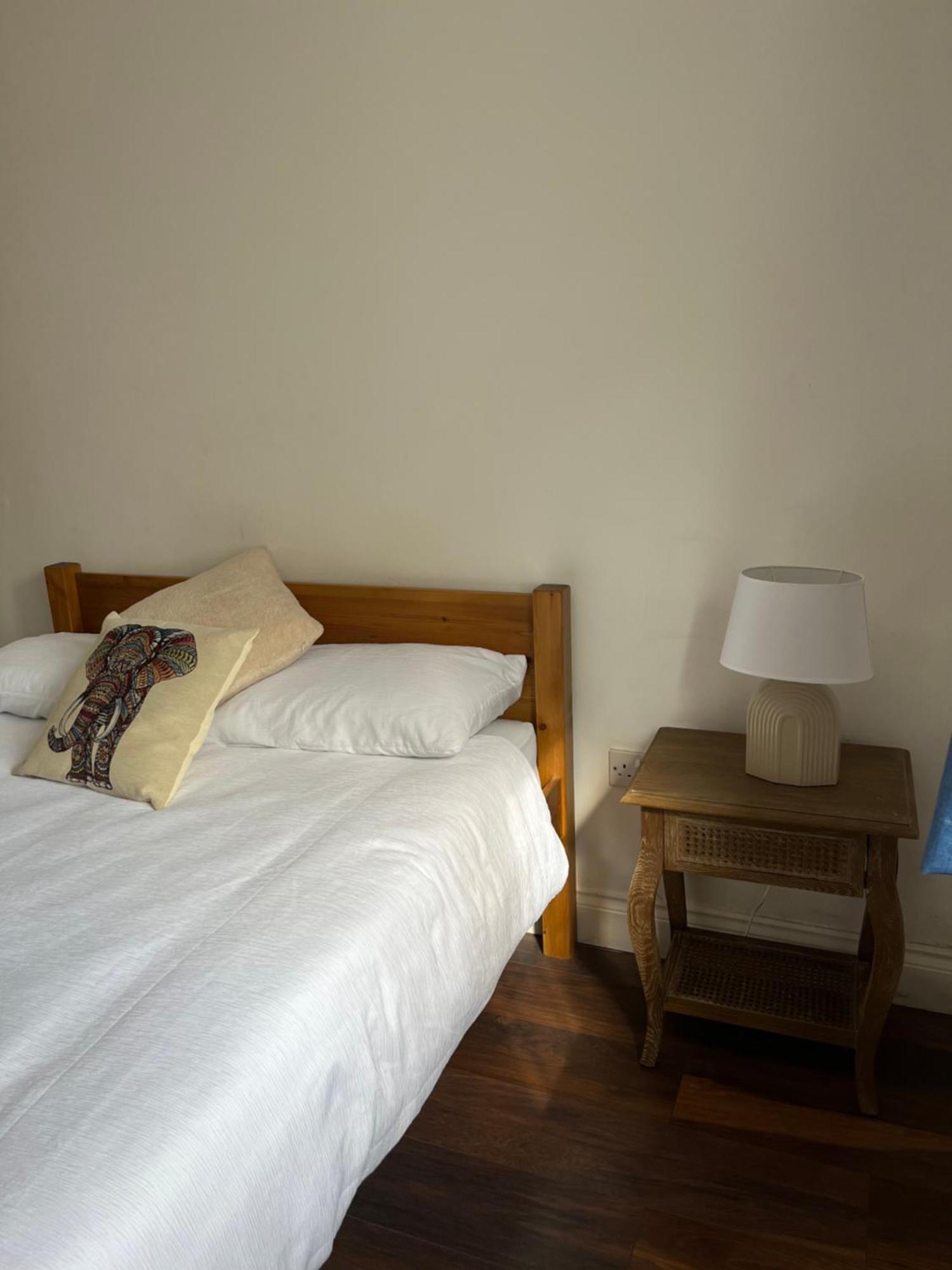 Comfortable Two Bedroom Modern Apartment London Exterior photo